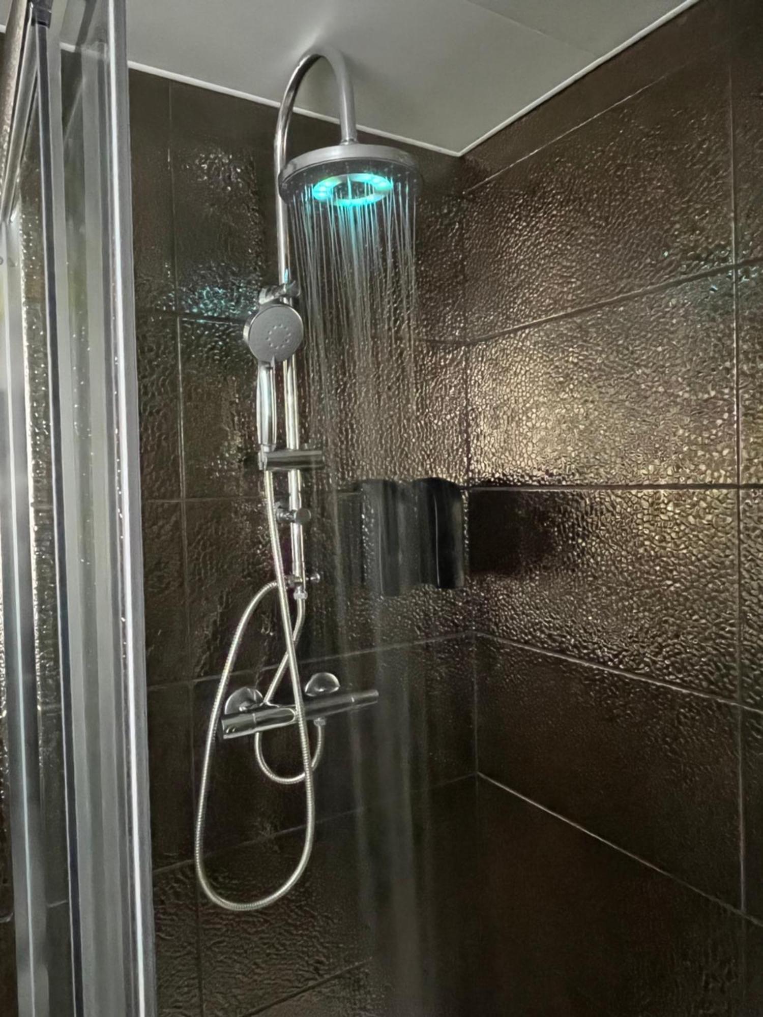 Galaxy Spa - Suite Mercure Jacuzzi Privatif Champigneulles Экстерьер фото